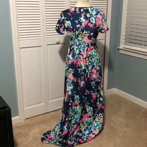 Floral maxi dress with pockets!